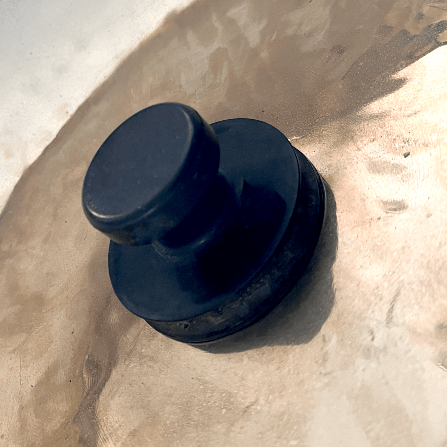 Suction Handle for Sound Bowls - Image 2